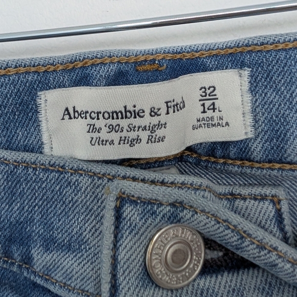 Abercrombie Curve Love 14L/32 90s Straight Ultra High Rise Jeans Distressed - Picture 4 of 16